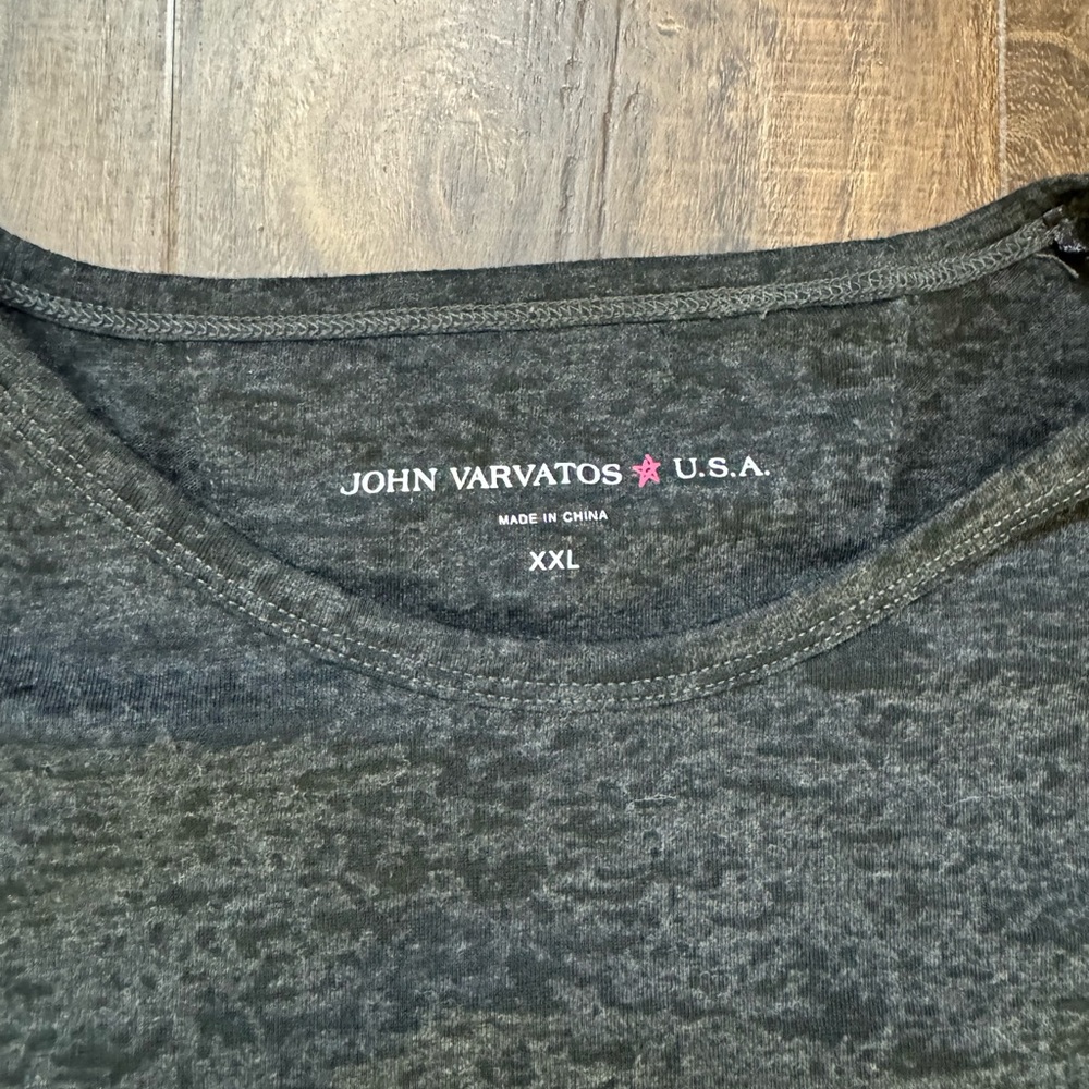 John Varvatos Men's T-Shirt - Picture 2 of 3